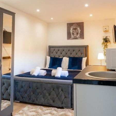 Heathrow Guest House - Oakway Feltham Exteriör bild