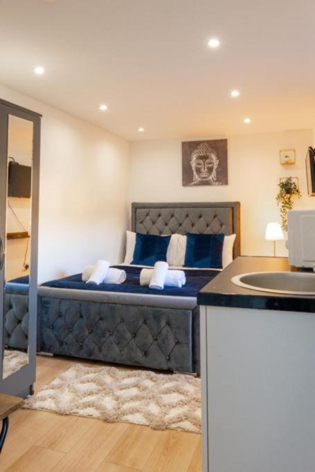 Heathrow Guest House - Oakway Feltham Exteriör bild